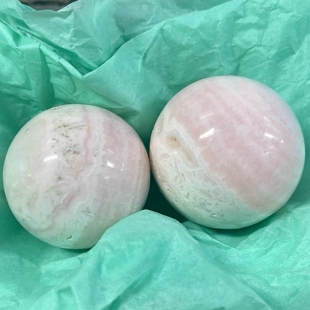 💕 1 LEFT 💕 2.5” Banded Pink Peruvian Mangano Calcite // UV REACTIVE